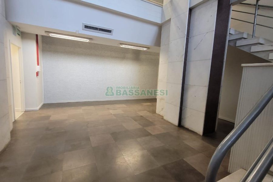 Loja com 1111m², 2 vagas, no bairro Centro em Caxias do Sul para Alugar