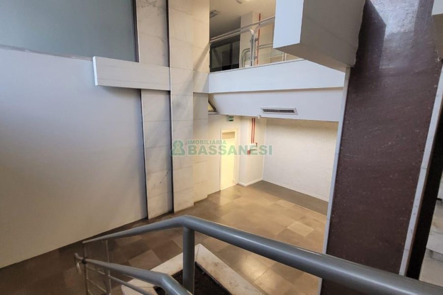 Loja com 1111m², 2 vagas, no bairro Centro em Caxias do Sul para Alugar