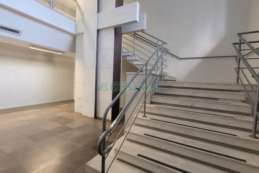 Loja com 1111m², 2 vagas, no bairro Centro em Caxias do Sul para Alugar