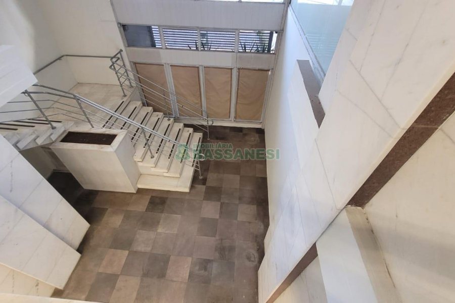 Loja com 1111m², 2 vagas, no bairro Centro em Caxias do Sul para Alugar