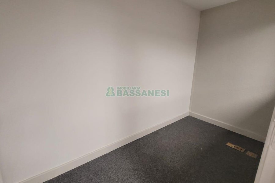 Loja com 1111m², 2 vagas, no bairro Centro em Caxias do Sul para Alugar