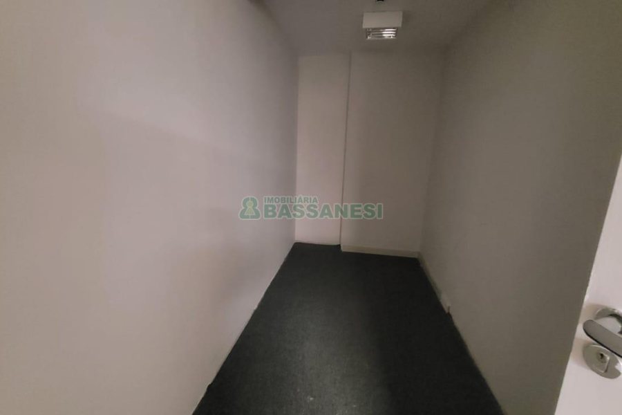 Loja com 1111m², 2 vagas, no bairro Centro em Caxias do Sul para Alugar