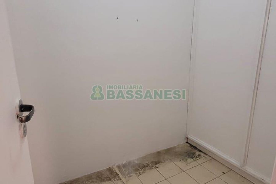 Loja com 1111m², 2 vagas, no bairro Centro em Caxias do Sul para Alugar