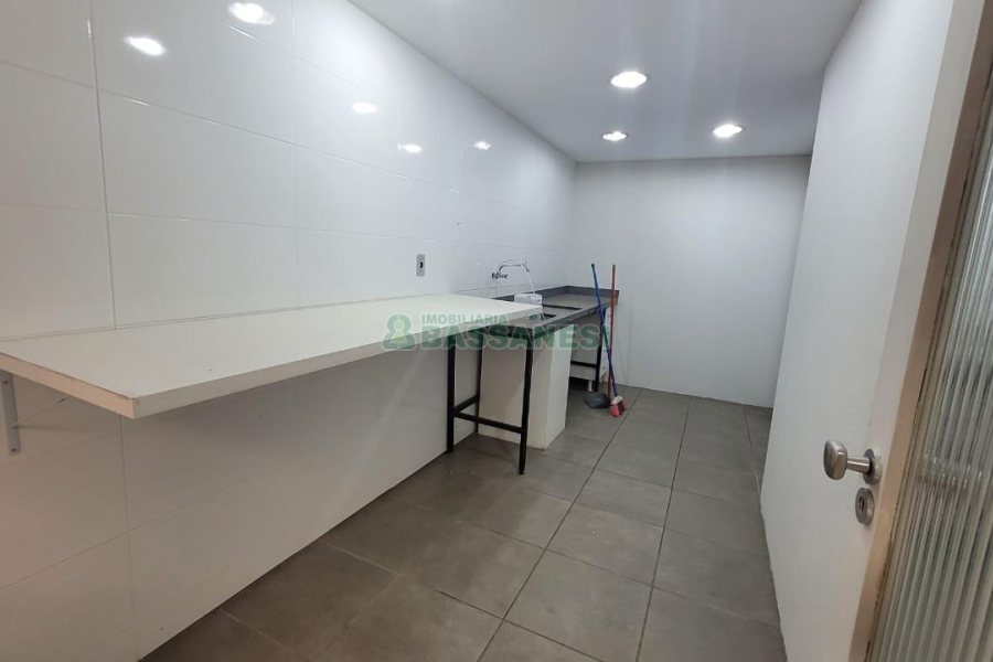 Loja com 1111m², 2 vagas, no bairro Centro em Caxias do Sul para Alugar