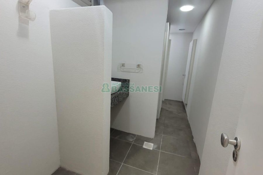 Loja com 1111m², 2 vagas, no bairro Centro em Caxias do Sul para Alugar