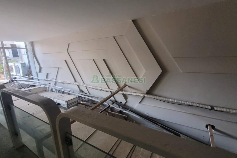 Loja com 1111m², 2 vagas, no bairro Centro em Caxias do Sul para Alugar