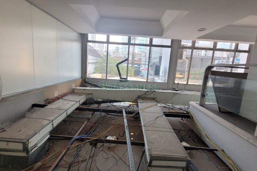 Loja com 1111m², 2 vagas, no bairro Centro em Caxias do Sul para Alugar