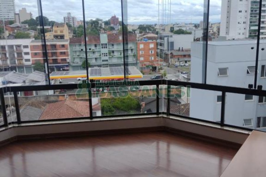 Apartamento com 167m², 3 dormitórios, 4 vagas, no bairro Pio X em Caxias do Sul para Comprar
