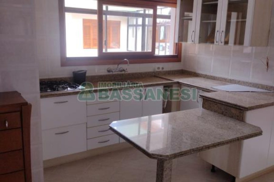 Apartamento com 167m², 3 dormitórios, 4 vagas, no bairro Pio X em Caxias do Sul para Comprar