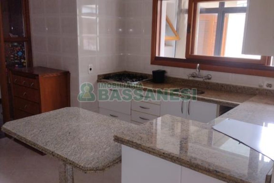 Apartamento com 167m², 3 dormitórios, 4 vagas, no bairro Pio X em Caxias do Sul para Comprar