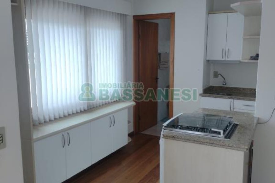 Apartamento com 167m², 3 dormitórios, 4 vagas, no bairro Pio X em Caxias do Sul para Comprar