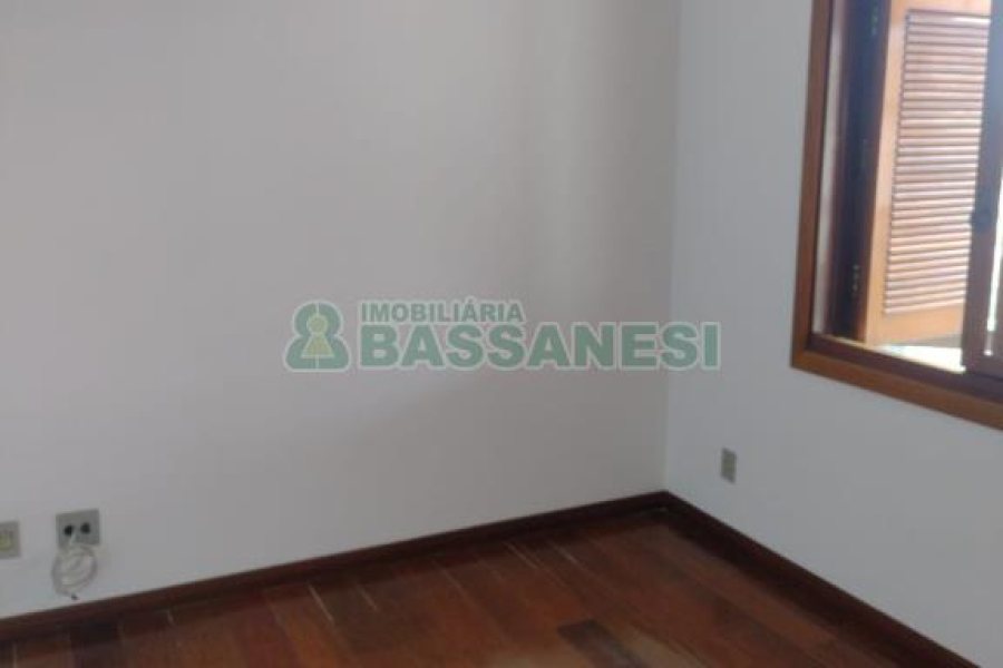 Apartamento com 167m², 3 dormitórios, 4 vagas, no bairro Pio X em Caxias do Sul para Comprar
