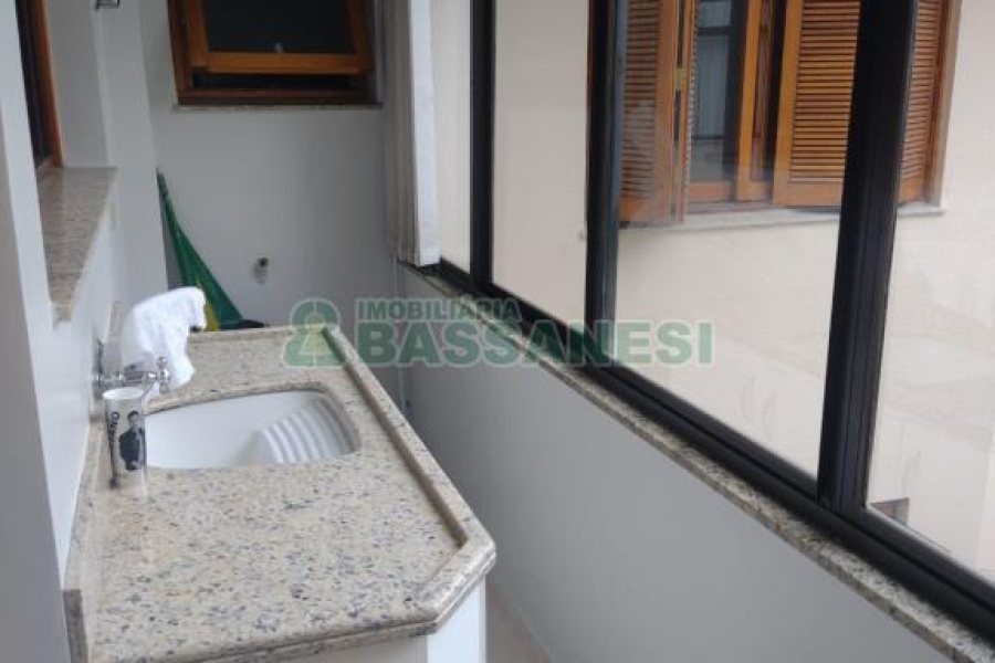 Apartamento com 167m², 3 dormitórios, 4 vagas, no bairro Pio X em Caxias do Sul para Comprar