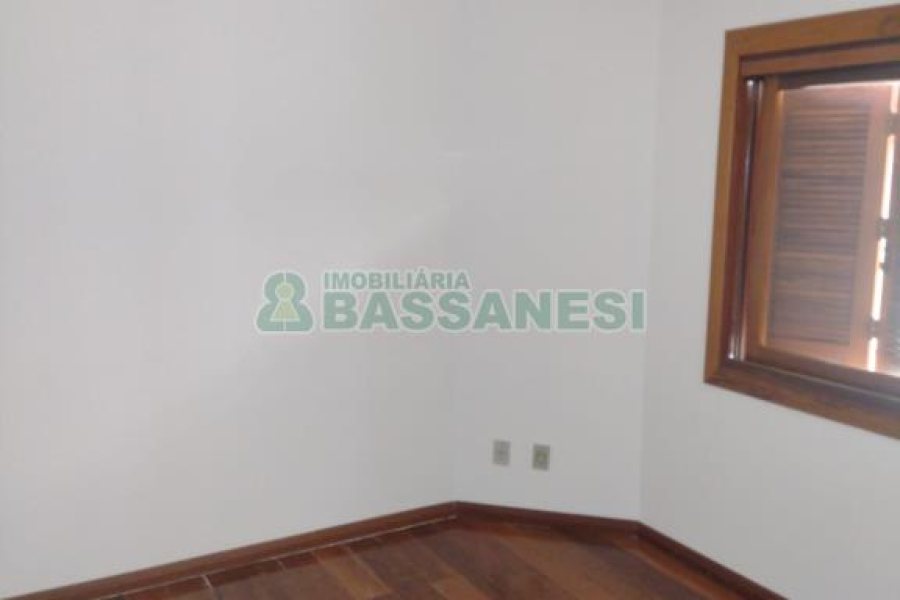 Apartamento com 167m², 3 dormitórios, 4 vagas, no bairro Pio X em Caxias do Sul para Comprar