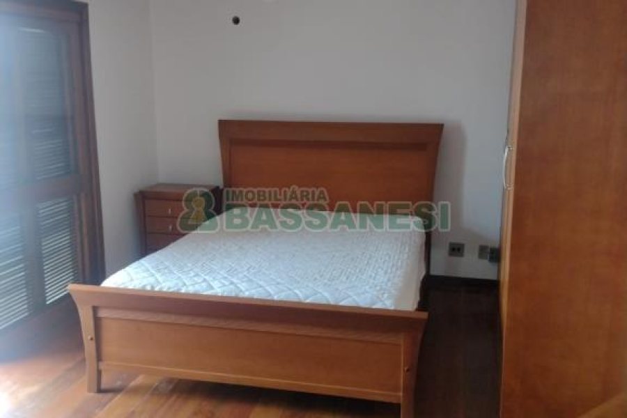 Apartamento com 167m², 3 dormitórios, 4 vagas, no bairro Pio X em Caxias do Sul para Comprar