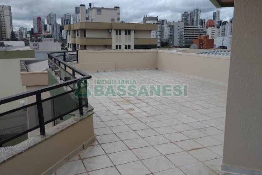 Apartamento com 167m², 3 dormitórios, 4 vagas, no bairro Pio X em Caxias do Sul para Comprar