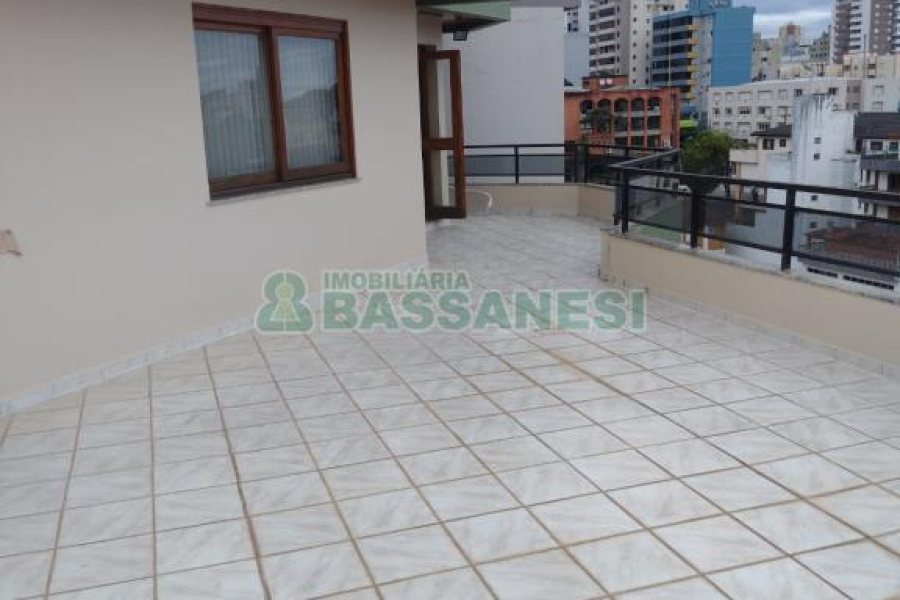 Apartamento com 167m², 3 dormitórios, 4 vagas, no bairro Pio X em Caxias do Sul para Comprar