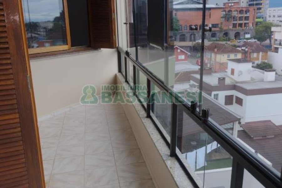 Apartamento com 167m², 3 dormitórios, 4 vagas, no bairro Pio X em Caxias do Sul para Comprar