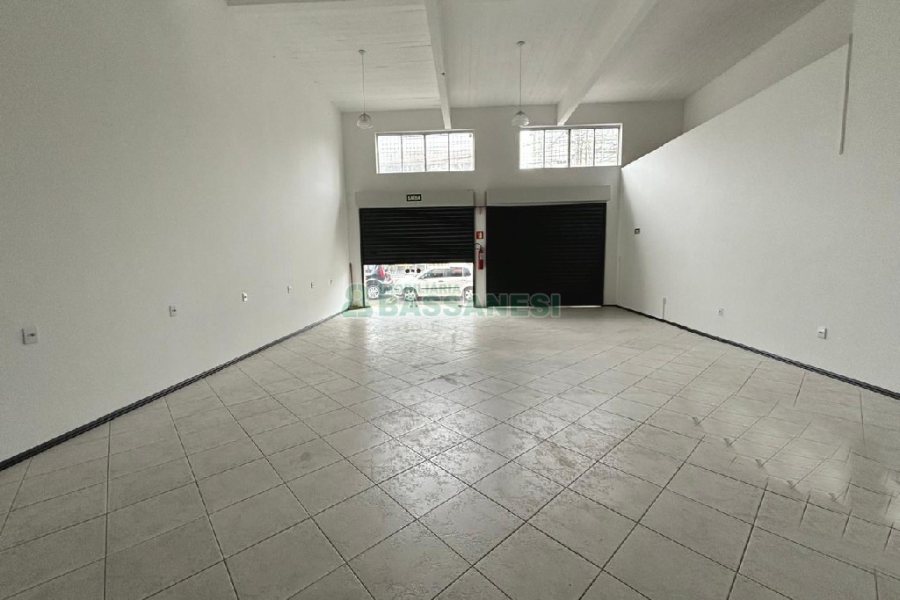 Loja com 450m², no bairro Lourdes em Caxias do Sul para Alugar