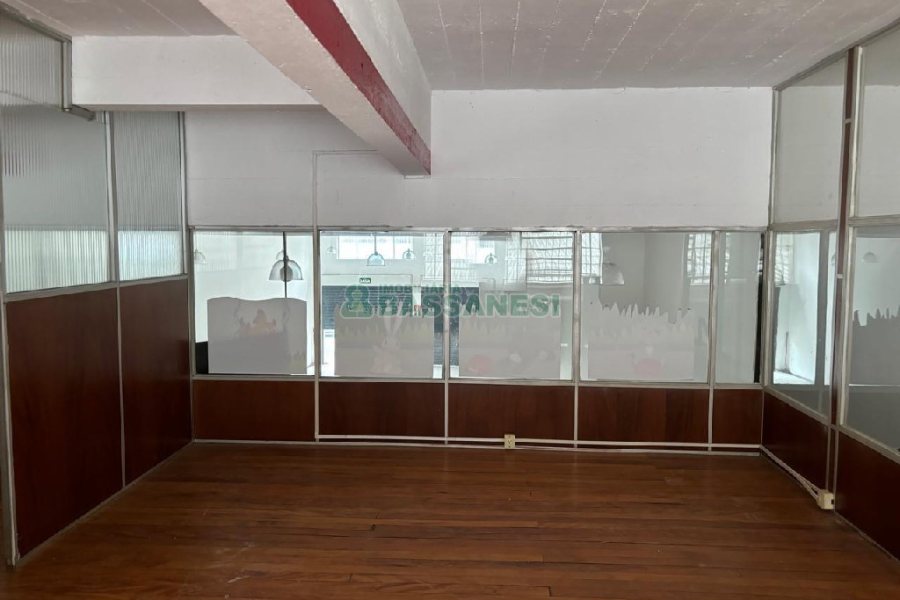 Loja com 450m², no bairro Lourdes em Caxias do Sul para Alugar