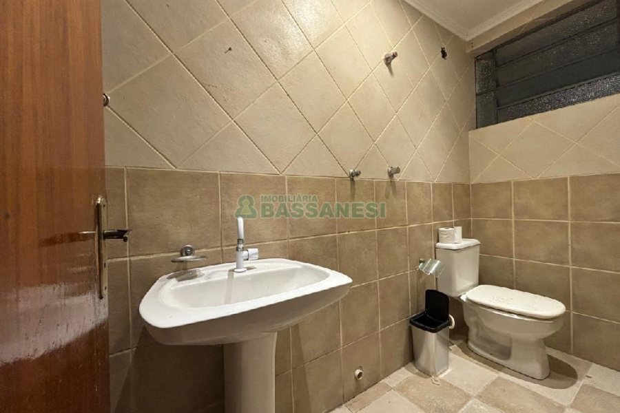 Loja com 450m², no bairro Lourdes em Caxias do Sul para Alugar