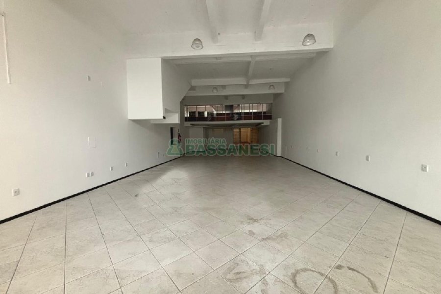 Loja com 450m², no bairro Lourdes em Caxias do Sul para Alugar