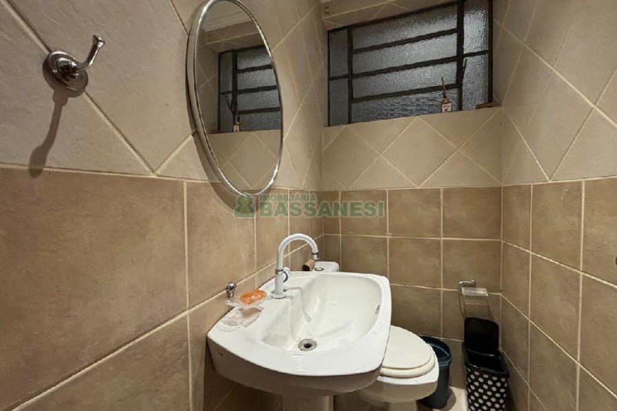 Loja com 450m², no bairro Lourdes em Caxias do Sul para Alugar