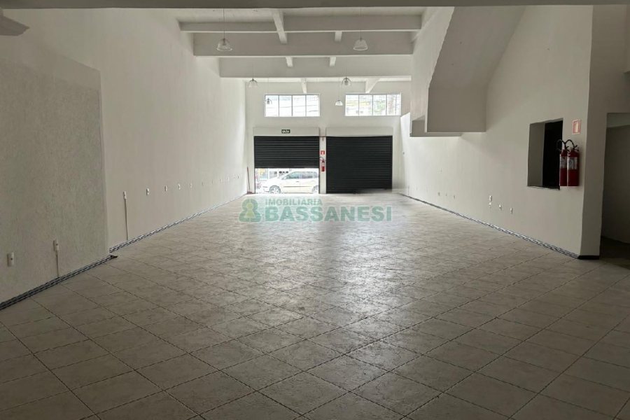 Loja com 450m², no bairro Lourdes em Caxias do Sul para Alugar
