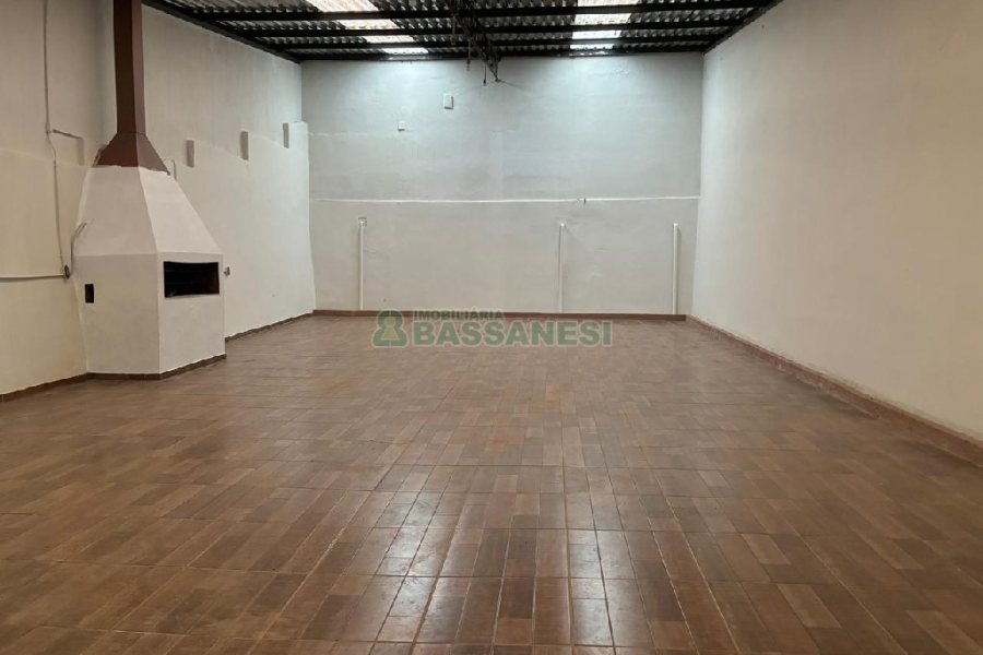 Loja com 450m², no bairro Lourdes em Caxias do Sul para Alugar