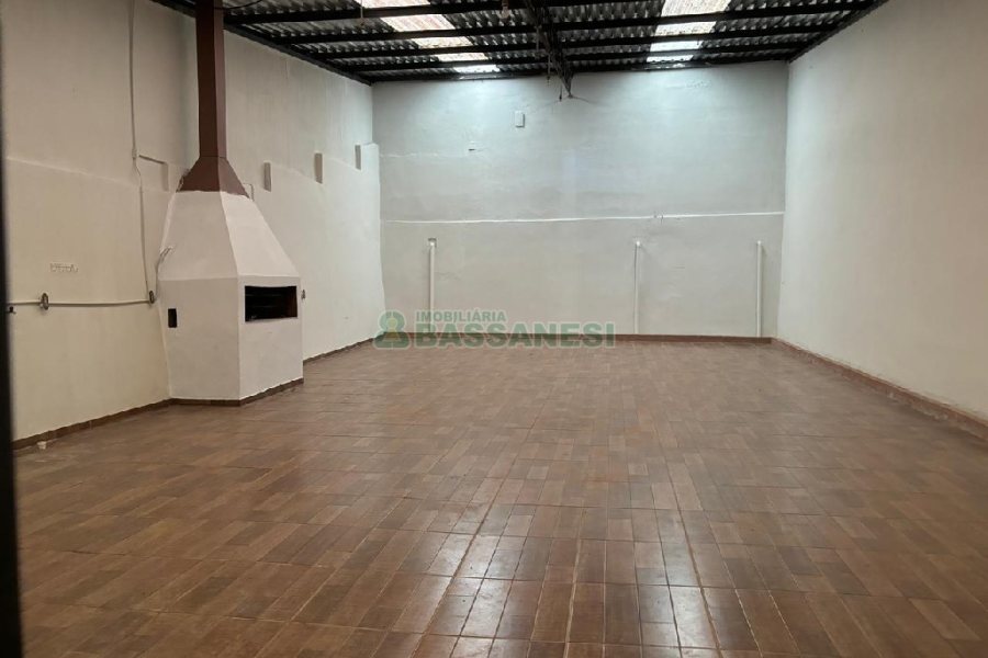 Loja com 450m², no bairro Lourdes em Caxias do Sul para Alugar