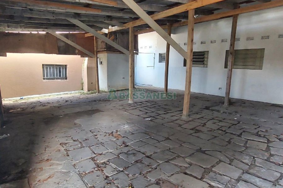 Pavilhão com 80m², no bairro Centro em Caxias do Sul para Alugar