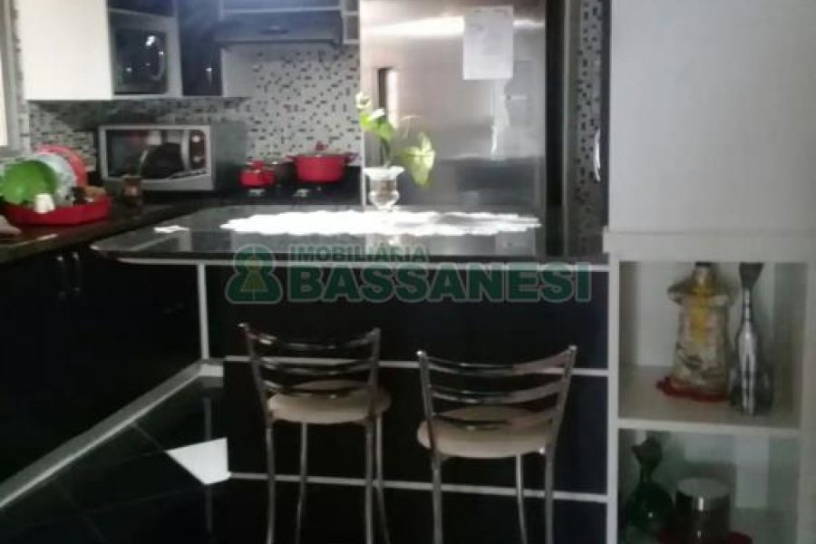 Apto Mobiliado com 130m², 2 dormitórios, 1 vaga, no bairro Pio X em Caxias do Sul para Alugar