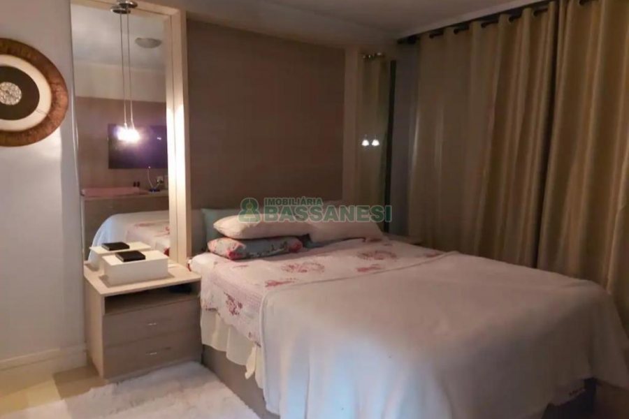 Apto Mobiliado com 130m², 2 dormitórios, 1 vaga, no bairro Pio X em Caxias do Sul para Alugar