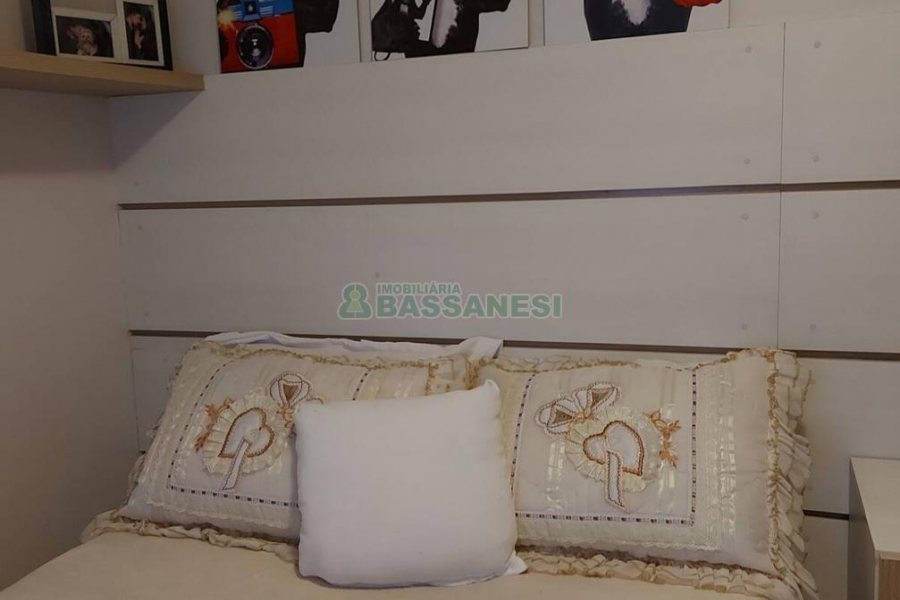 Apto Mobiliado com 130m², 2 dormitórios, 1 vaga, no bairro Pio X em Caxias do Sul para Alugar