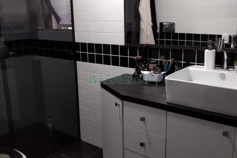 Apto Mobiliado com 130m², 2 dormitórios, 1 vaga, no bairro Pio X em Caxias do Sul para Alugar