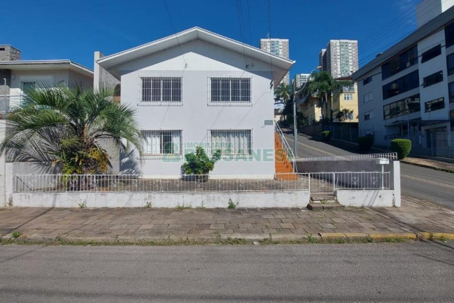 Casa com 90m², 3 dormitórios, 1 vaga, no bairro Universitário em Caxias do Sul para Alugar