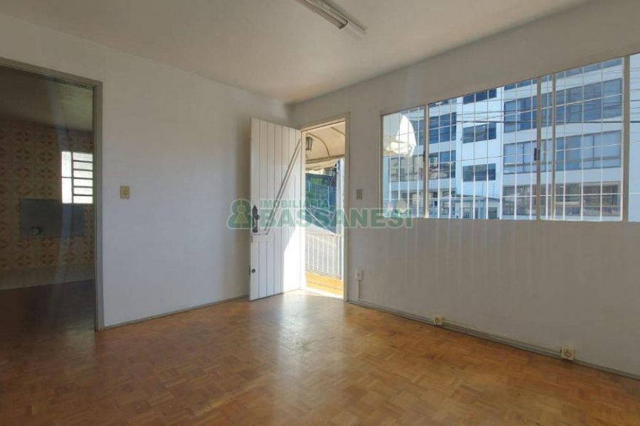 Casa com 90m², 3 dormitórios, 1 vaga, no bairro Universitário em Caxias do Sul para Alugar