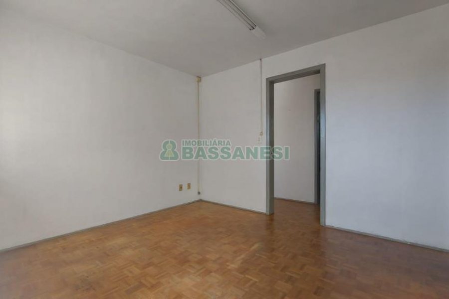 Casa com 90m², 3 dormitórios, 1 vaga, no bairro Universitário em Caxias do Sul para Alugar