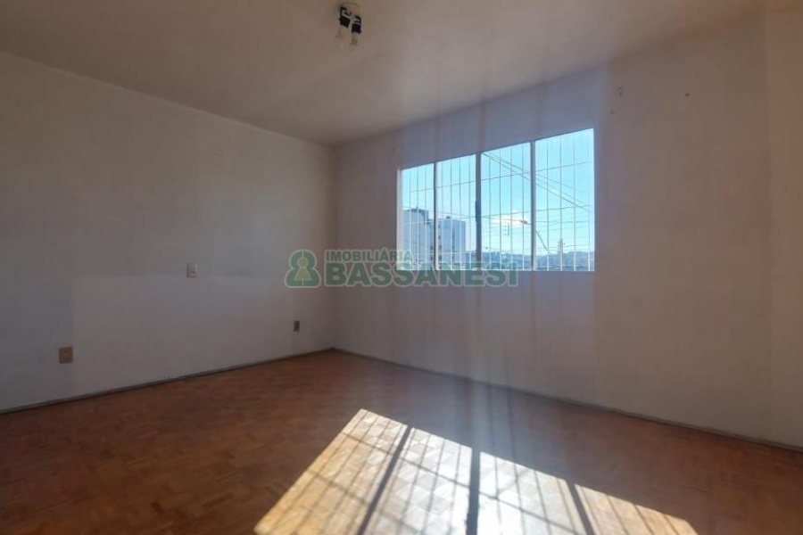 Casa com 90m², 3 dormitórios, 1 vaga, no bairro Universitário em Caxias do Sul para Alugar