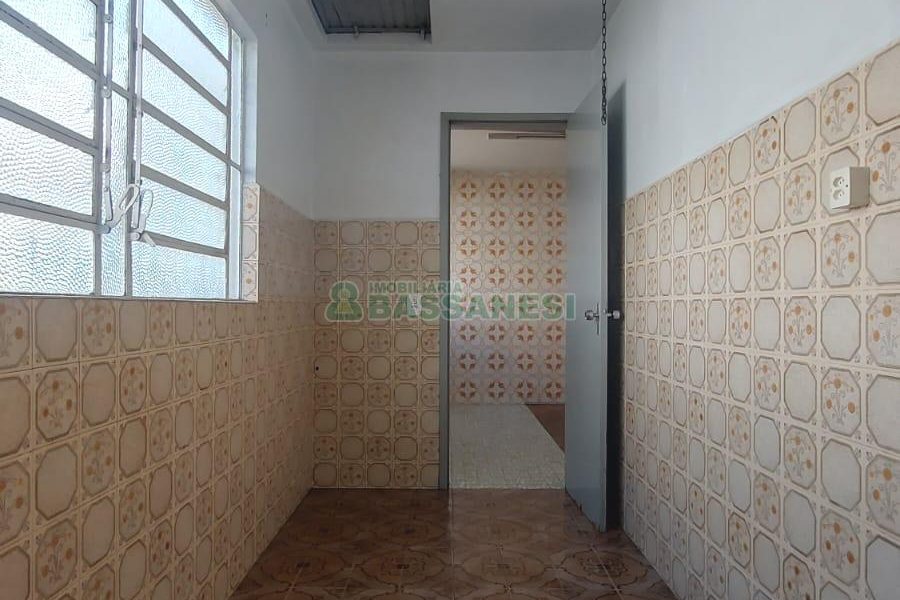 Casa com 90m², 3 dormitórios, 1 vaga, no bairro Universitário em Caxias do Sul para Alugar