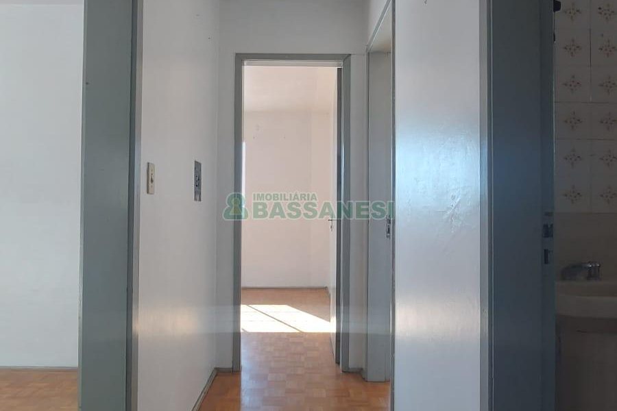 Casa com 90m², 3 dormitórios, 1 vaga, no bairro Universitário em Caxias do Sul para Alugar