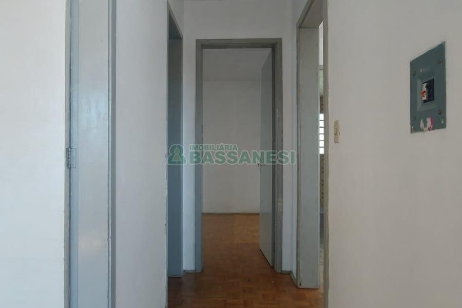 Casa com 90m², 3 dormitórios, 1 vaga, no bairro Universitário em Caxias do Sul para Alugar