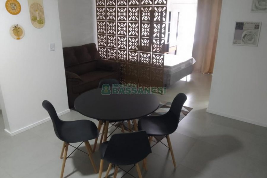 Apto Mobiliado com 42m², 1 dormitório, 1 vaga, no bairro Lourdes em Caxias do Sul para Alugar