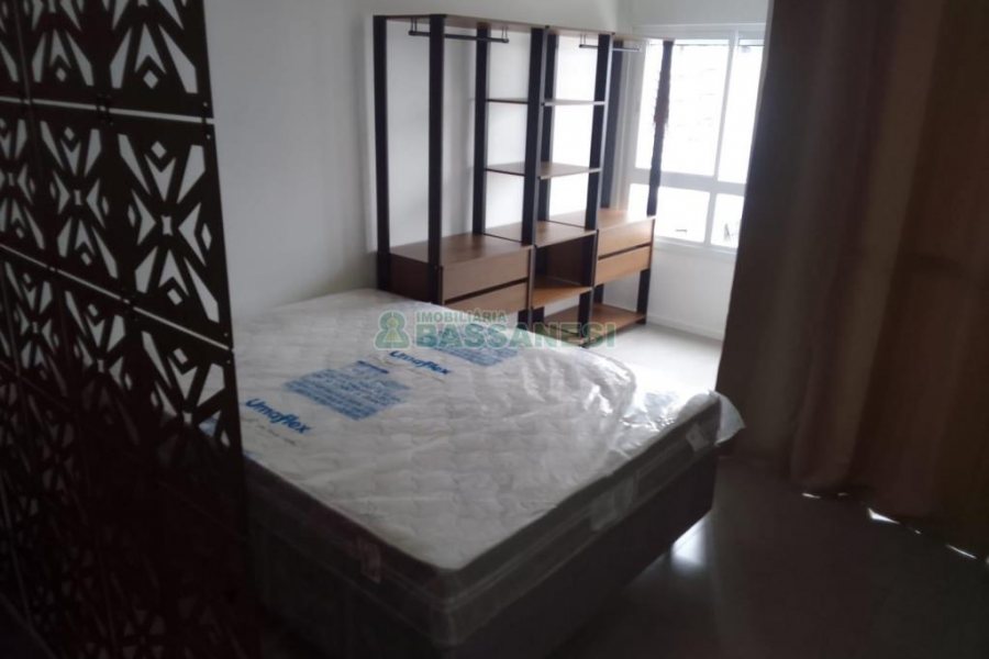 Apto Mobiliado com 42m², 1 dormitório, 1 vaga, no bairro Lourdes em Caxias do Sul para Alugar