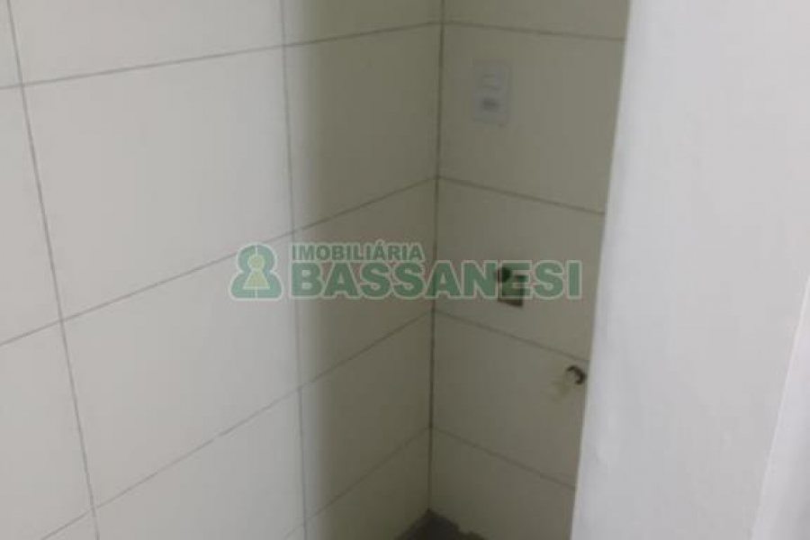 Apto Mobiliado com 42m², 1 dormitório, 1 vaga, no bairro Lourdes em Caxias do Sul para Alugar