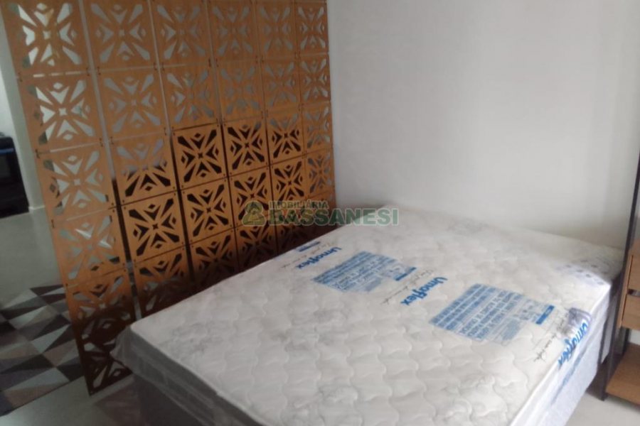 Apto Mobiliado com 42m², 1 dormitório, 1 vaga, no bairro Lourdes em Caxias do Sul para Alugar