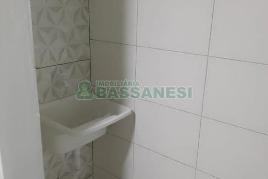 Apto Mobiliado com 42m², 1 dormitório, 1 vaga, no bairro Lourdes em Caxias do Sul para Alugar