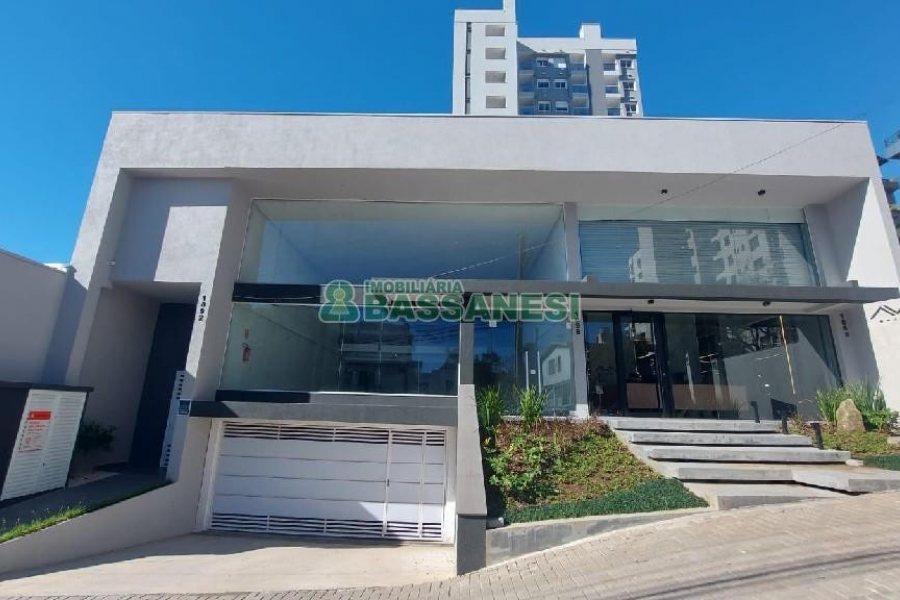 Apto Mobiliado com 42m², 1 dormitório, 1 vaga, no bairro Lourdes em Caxias do Sul para Alugar