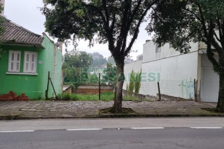 Terreno com 485m², no bairro Centro em Caxias do Sul para Comprar