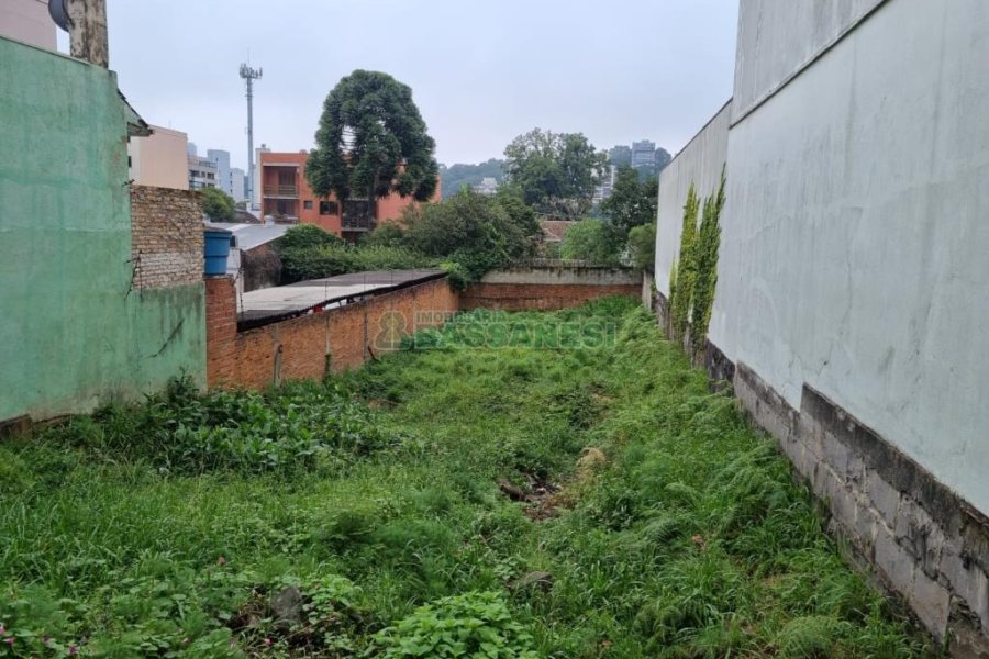 Terreno com 485m², no bairro Centro em Caxias do Sul para Comprar